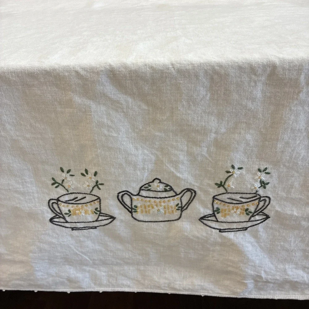 N/A tablecloth has